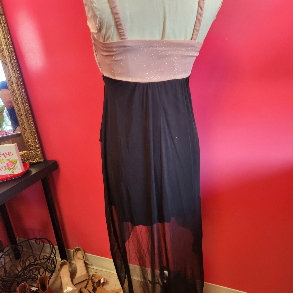 Formal dress - Picture 2 of 5